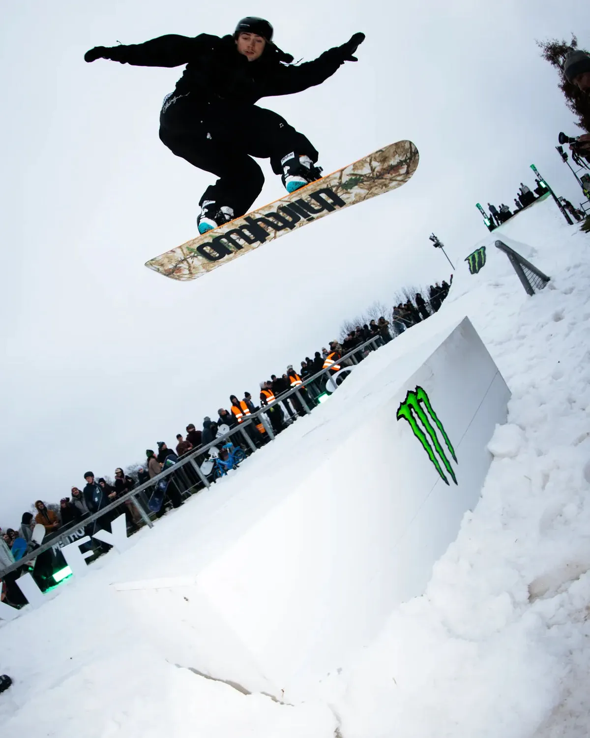 Thirtytwo T32M snowboard park pop
