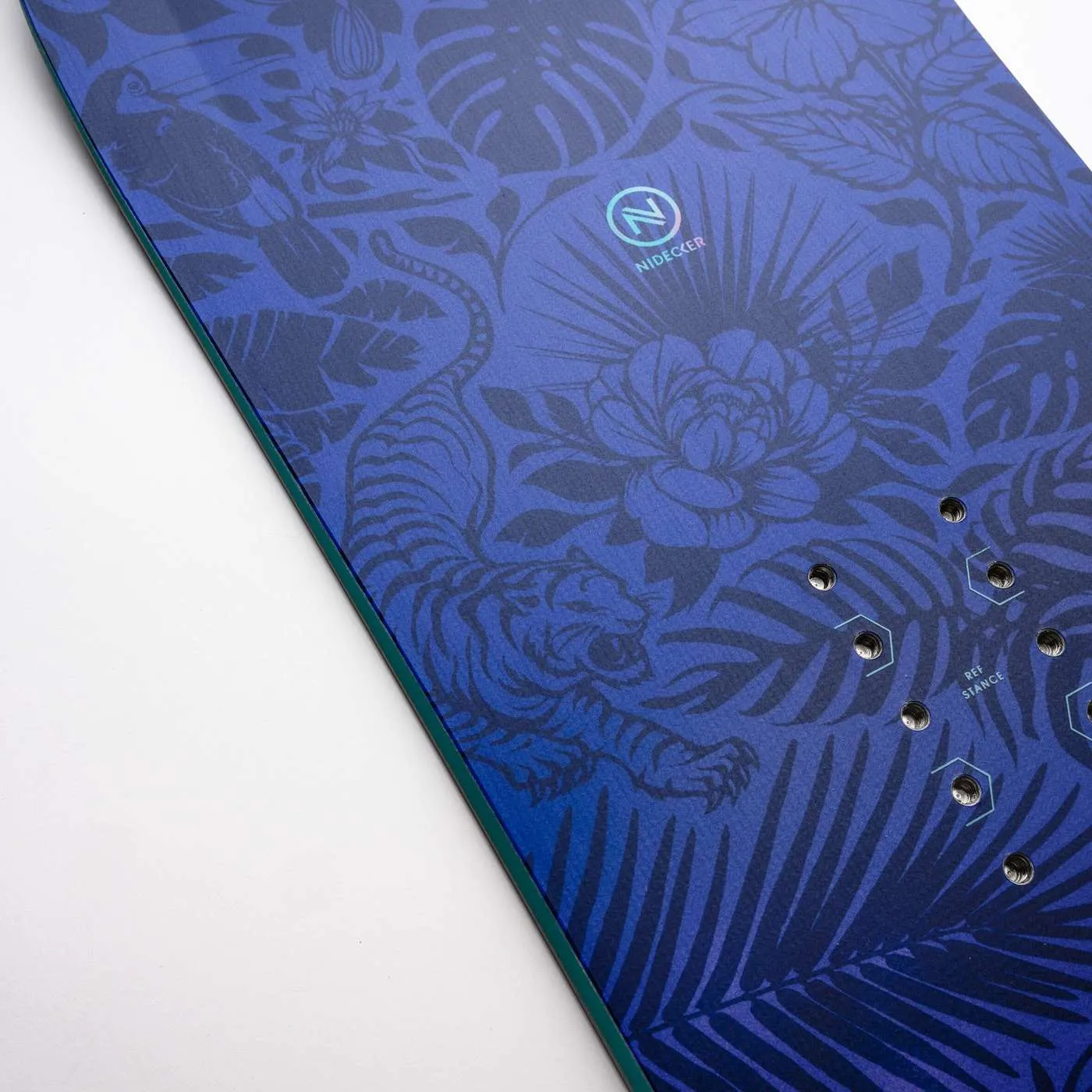 Niedecker Micron Venus 2024 planche snowboard fille twin