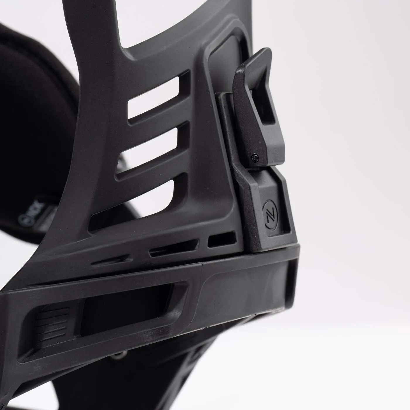 Niedecker Muon-X fixation snowboard asymétrique