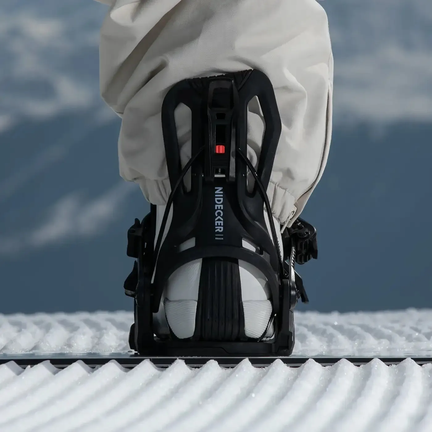 Niedecker Flow Design Nexus fixation snowboard