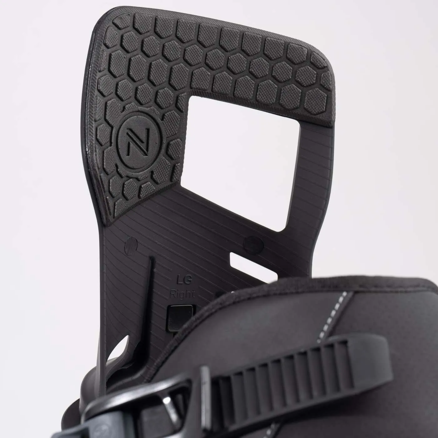Niedecker Muon-X fixation snowboard asymétrique