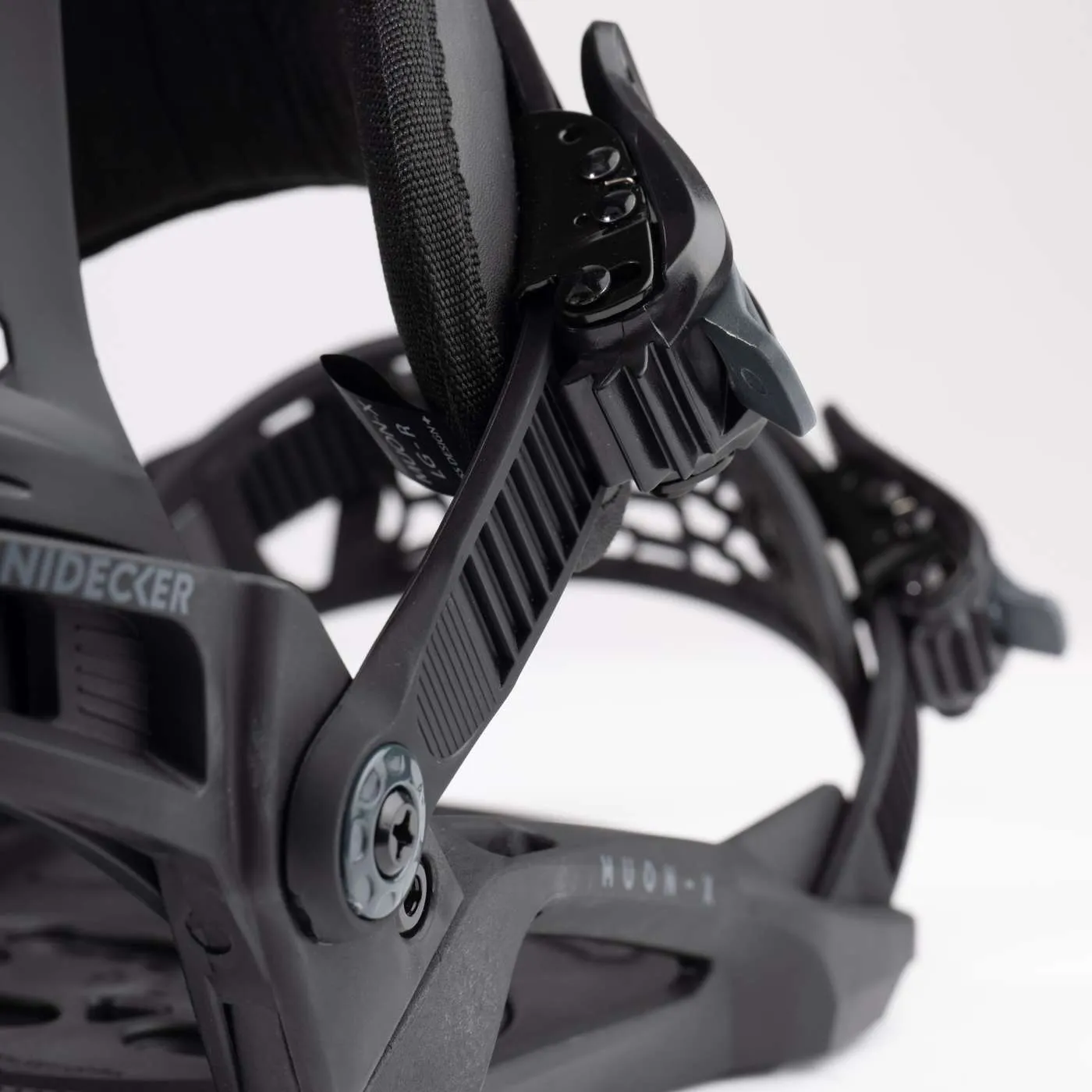 Niedecker Muon-X fixation snowboard asymétrique