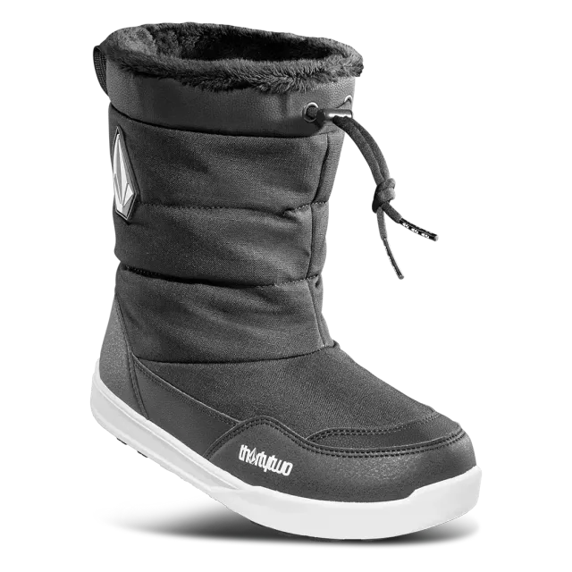 Thirtytwo Moonwalker X Volcom boots snowboard isolées