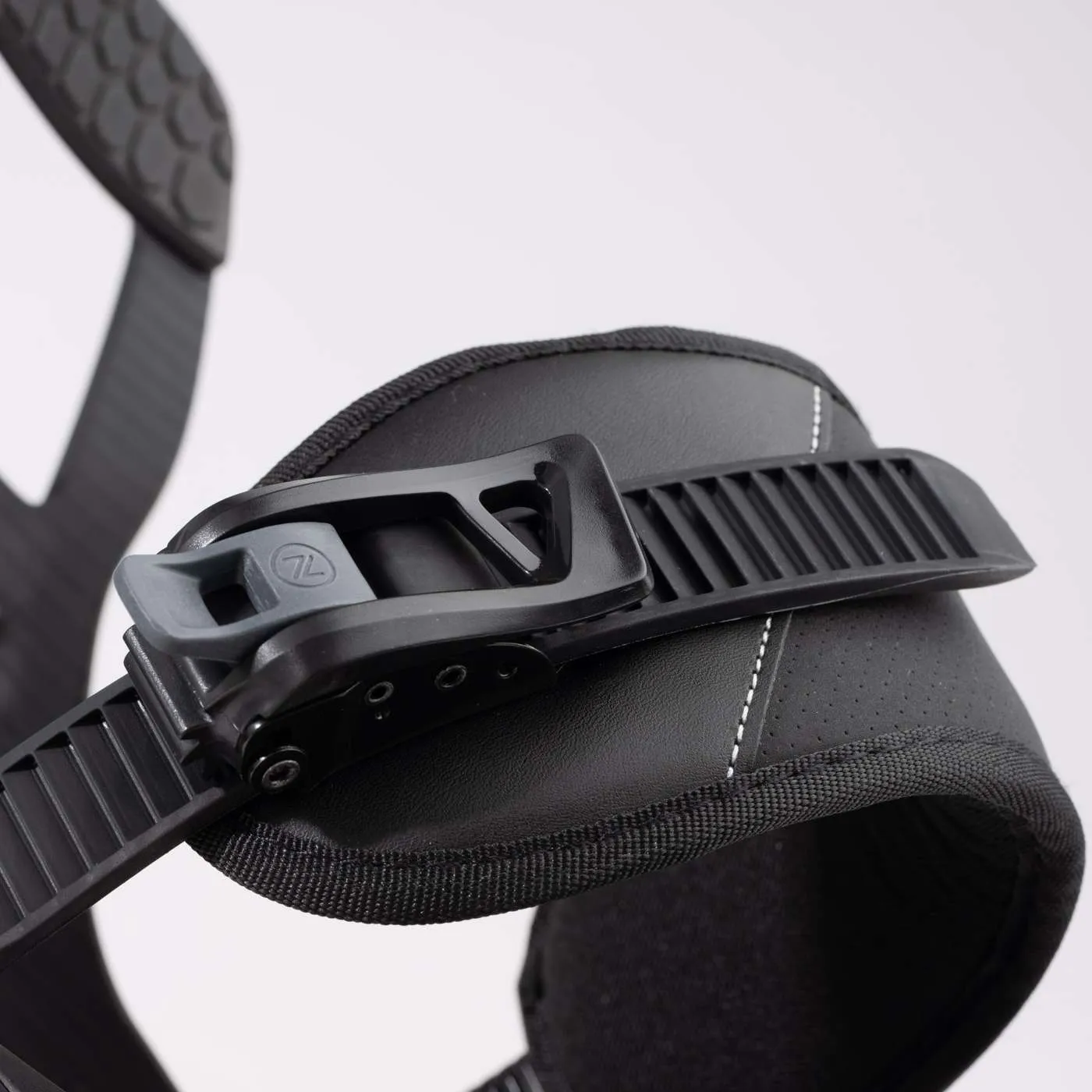 Niedecker Muon-X fixation snowboard asymétrique