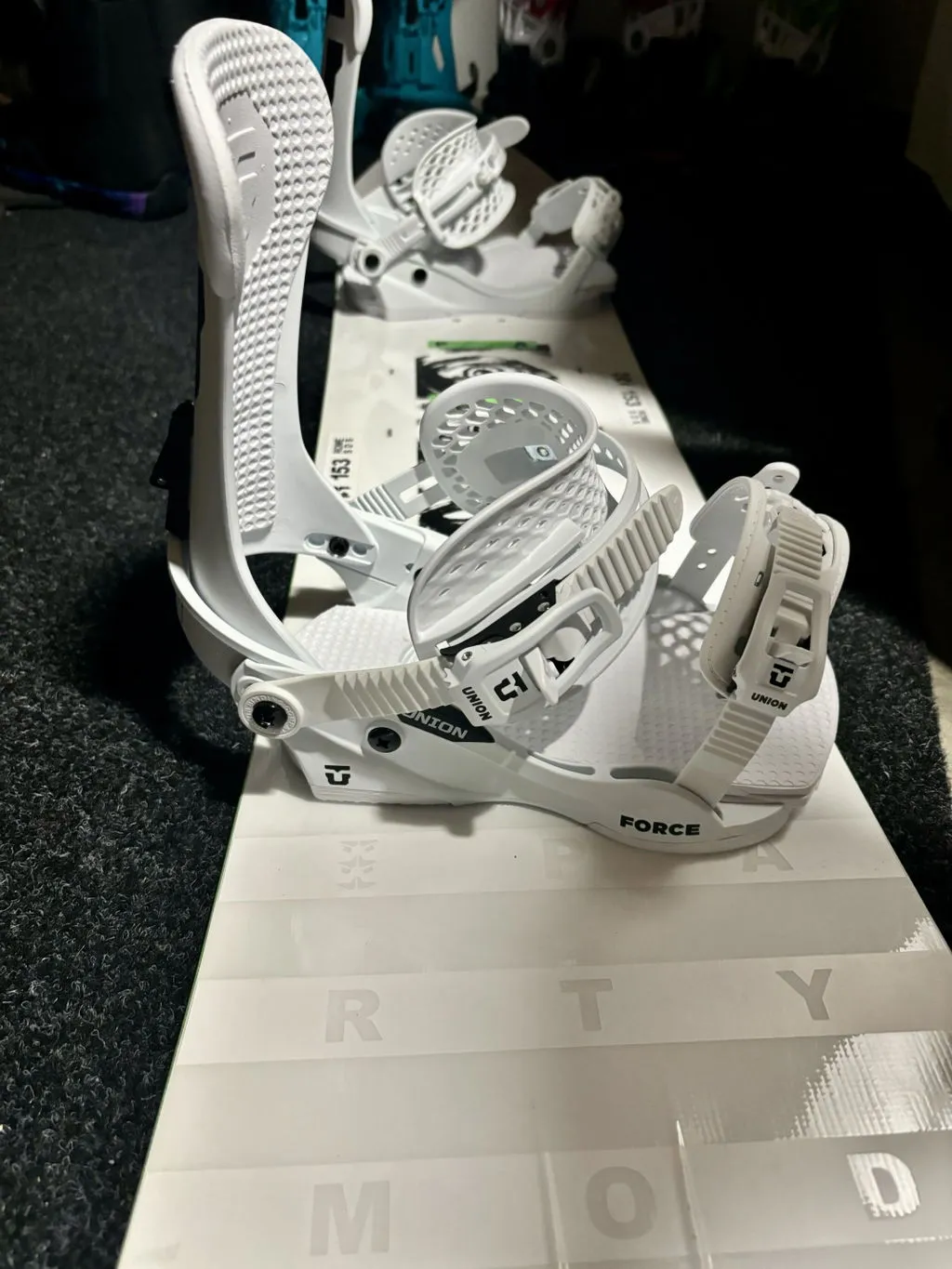Rome SDS Party Mod snowboard twin contact rocker