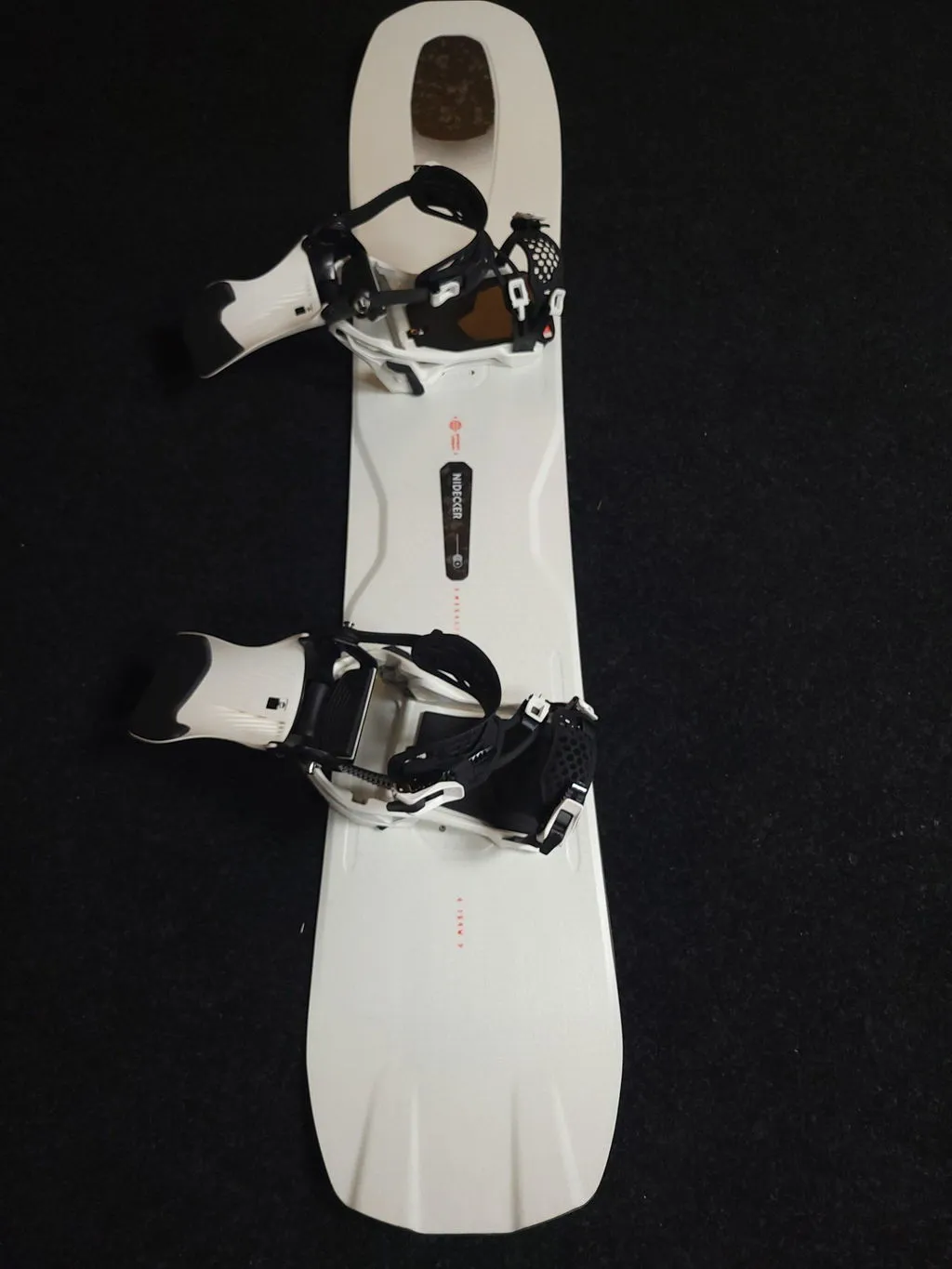 Niedecker Megalight snowboard all-mountain ultraléger